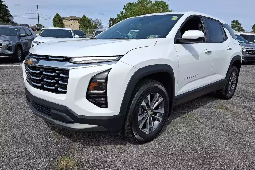 2026 Chevrolet Equinox LT photo 1
