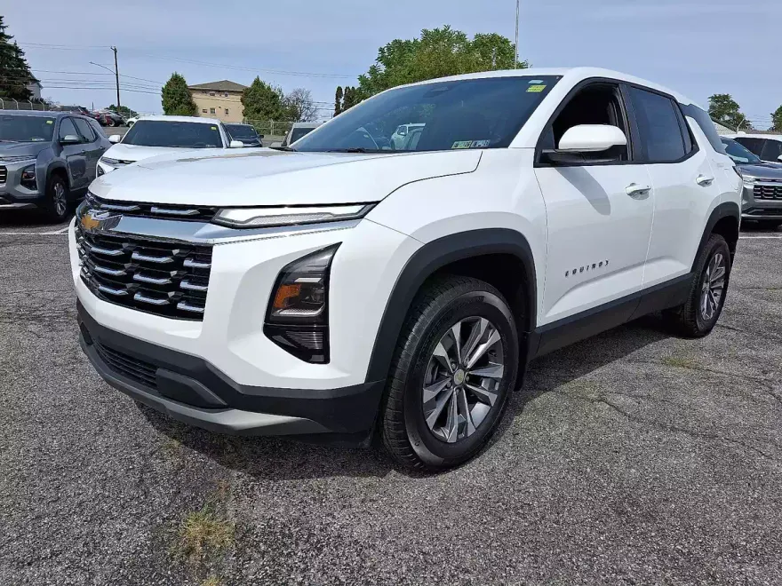 2026 Chevrolet Equinox LT photo 1