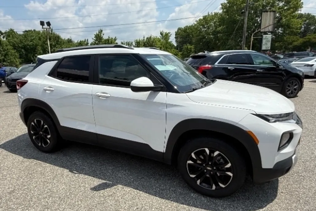 2023 Chevrolet Trailblazer LT photo 1