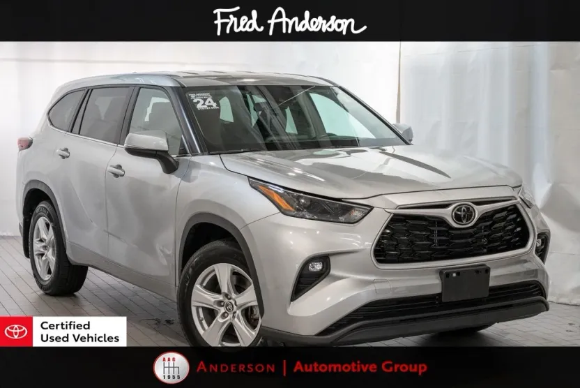 2024 Toyota Highlander LE photo 1