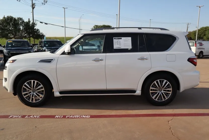 2023 Nissan Armada SL photo 1
