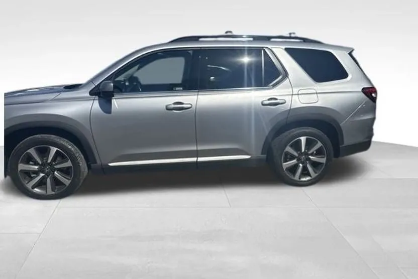 2023 Honda Pilot Touring photo 1