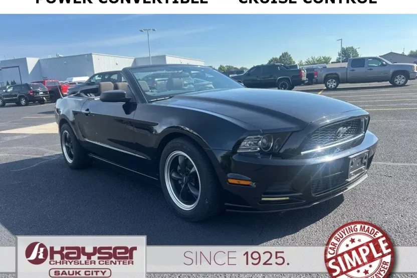 2013 Ford Mustang Convertible photo 1