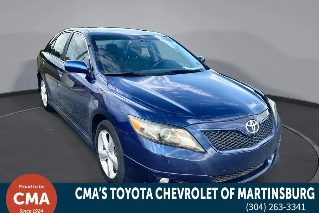 2011 Toyota Camry SE photo 1