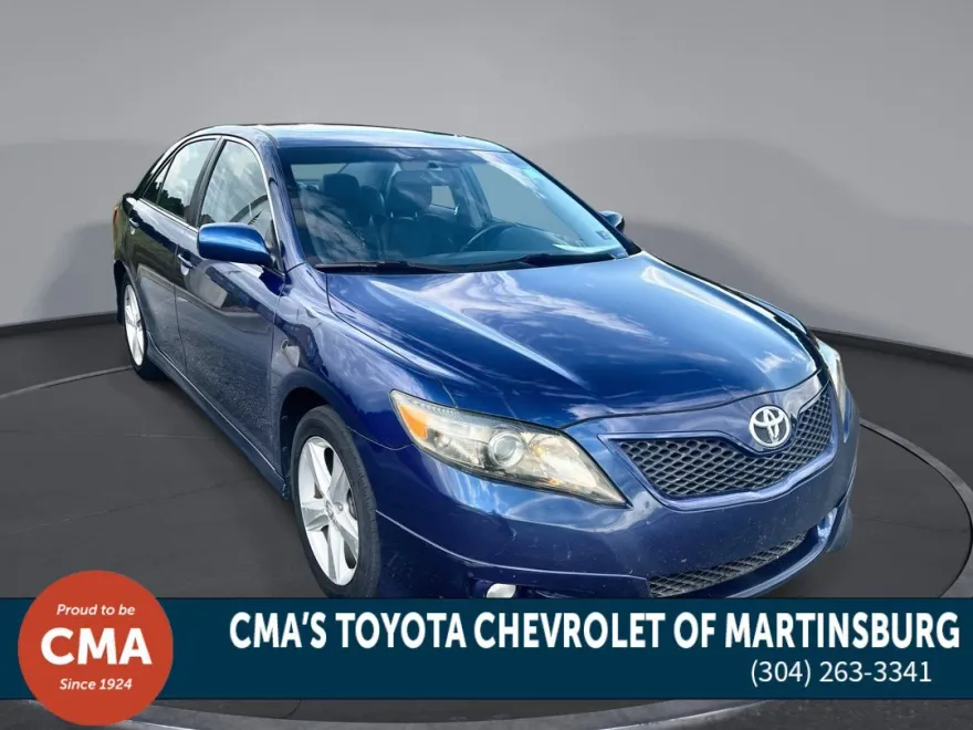 2011 Toyota Camry SE photo 1