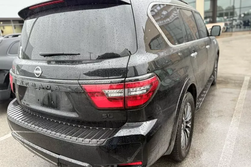 2023 Nissan Armada SL photo 1