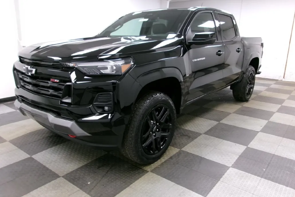 2025 Chevrolet Colorado Z71 photo 1