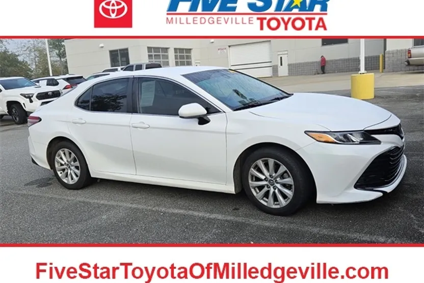 2020 Toyota Camry LE photo 1