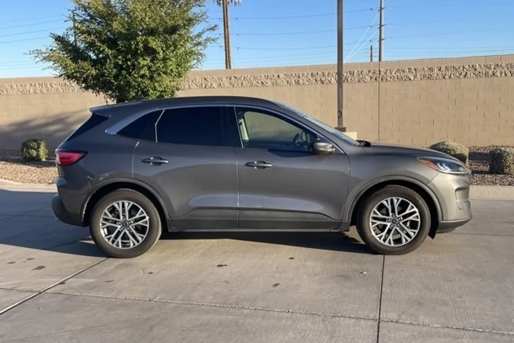 2021 Ford Escape SEL photo 1