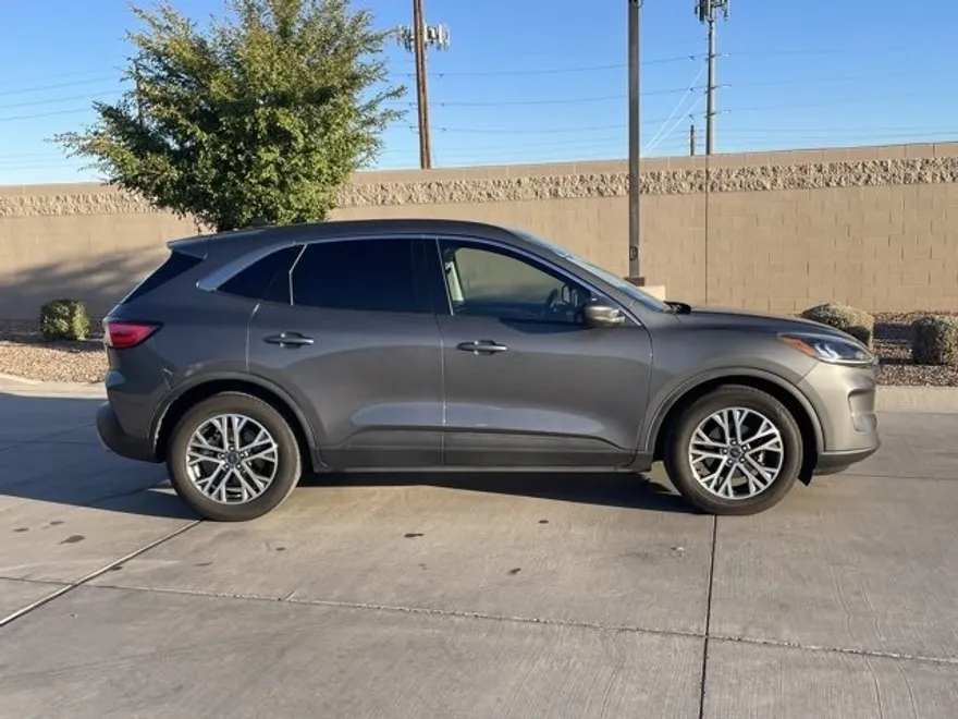 2021 Ford Escape SEL photo 1