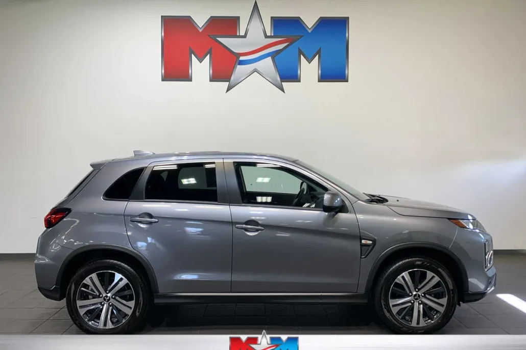 2024 Mitsubishi Outlander Sport ES photo 1