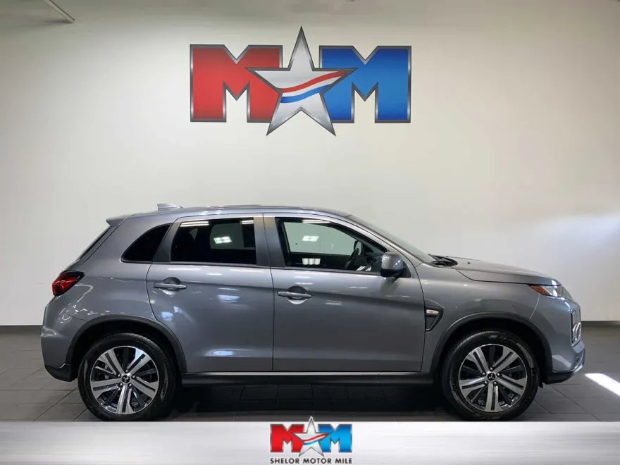 2024 Mitsubishi Outlander Sport ES photo 1
