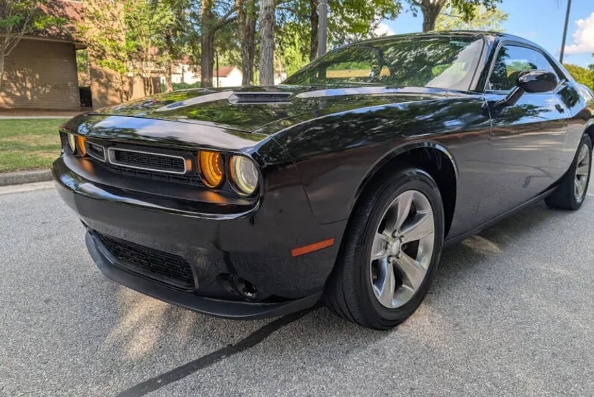 2015 Dodge Challenger SXT photo 1