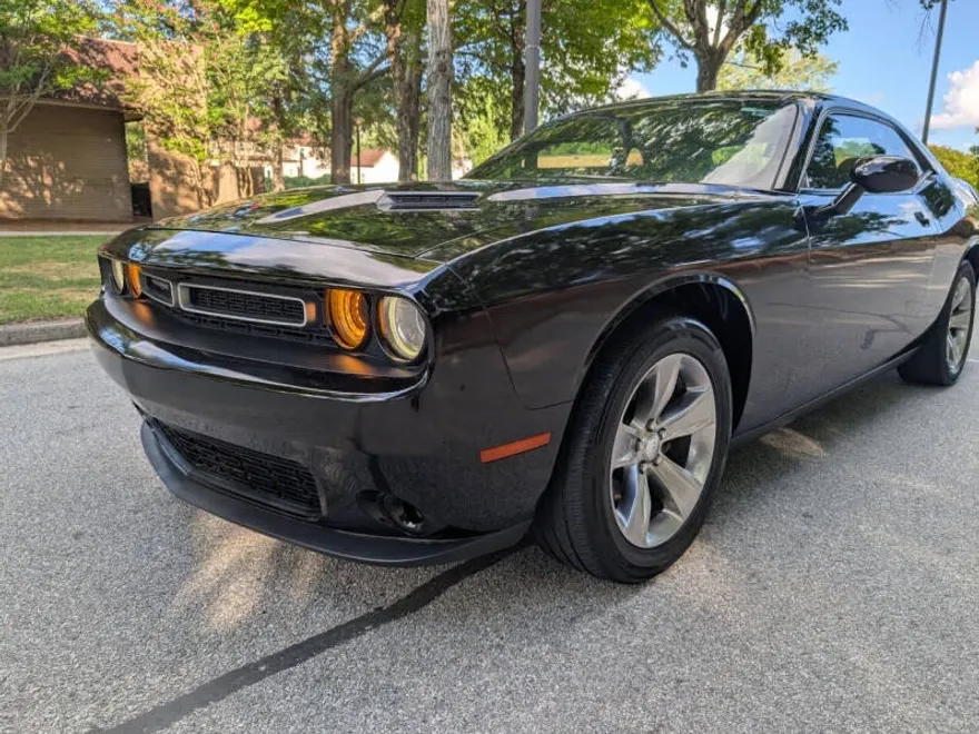 2015 Dodge Challenger SXT photo 1
