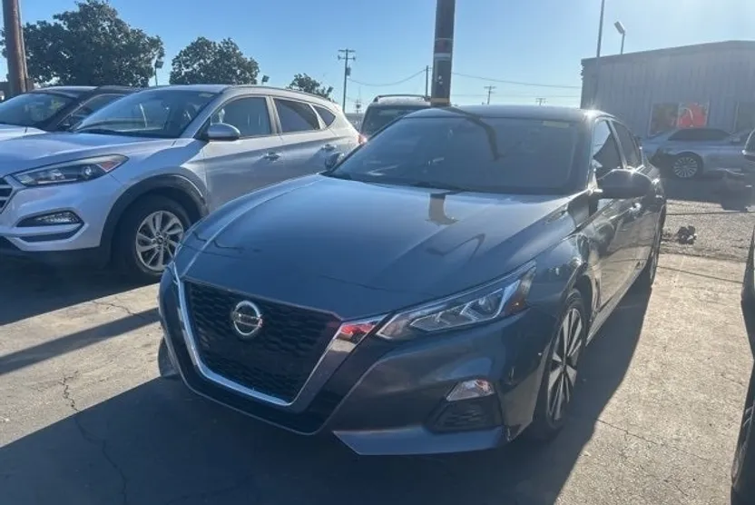 2021 Nissan Altima 2.5 SV photo 1