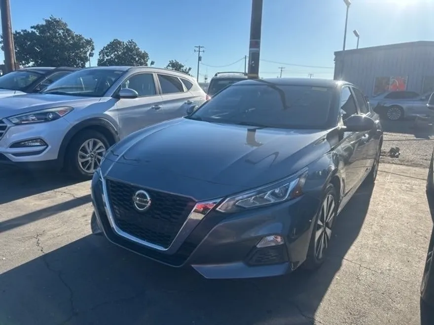 2021 Nissan Altima 2.5 SV photo 1