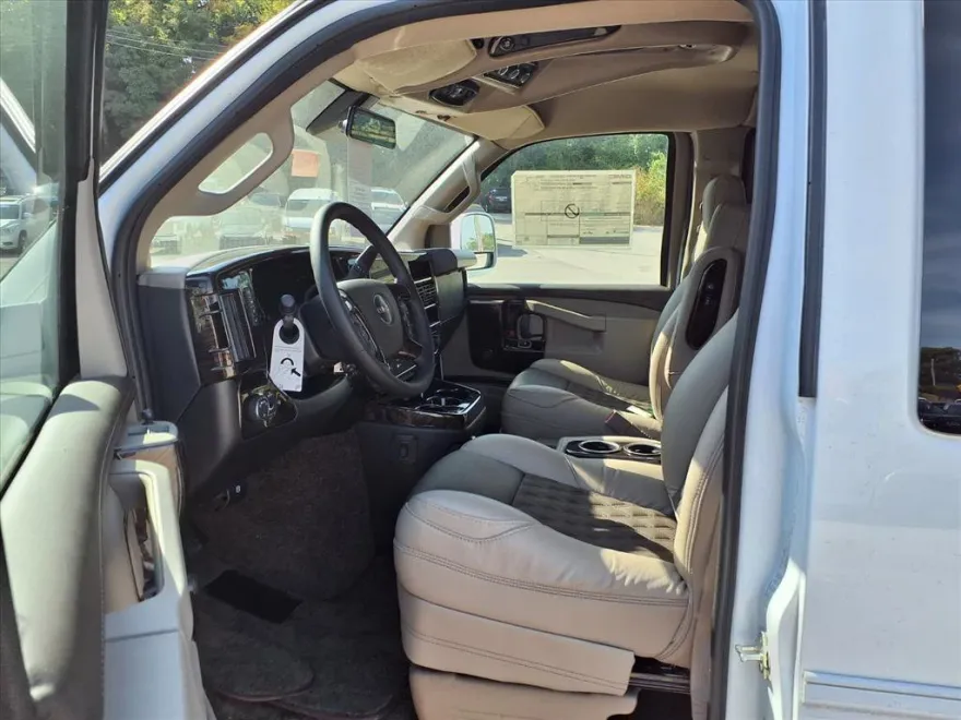 2025 Gmc Savana Cargo 2500 photo 1