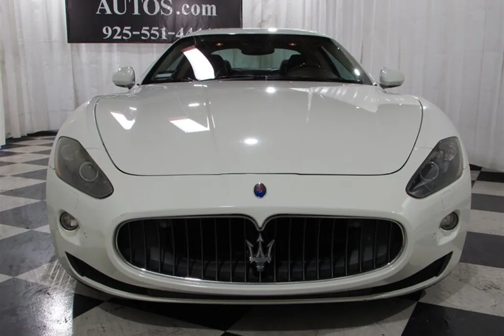 2010 Maserati Granturismo S photo 1