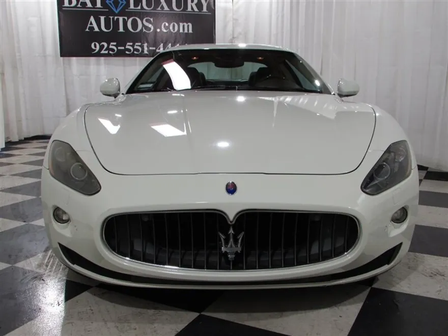 2010 Maserati Granturismo S photo 1