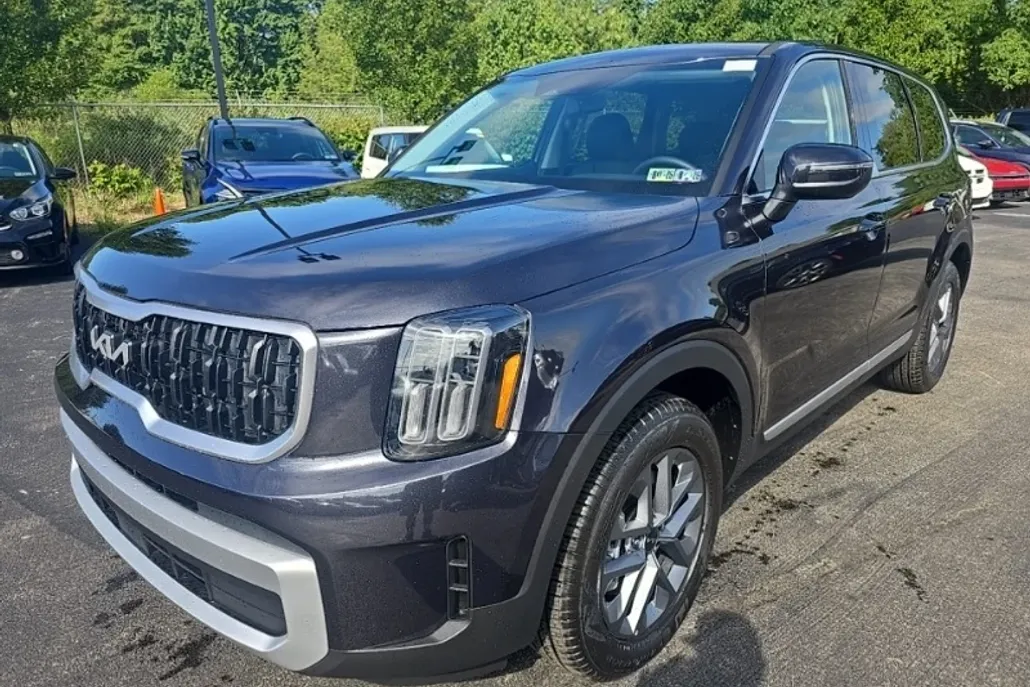 2025 Kia Telluride LX photo 1