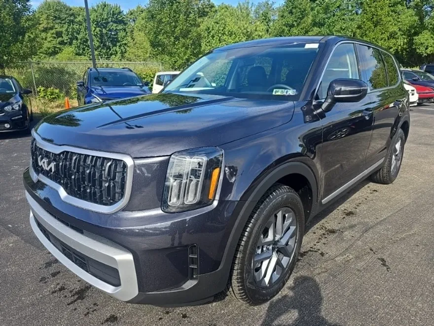 2025 Kia Telluride LX photo 1