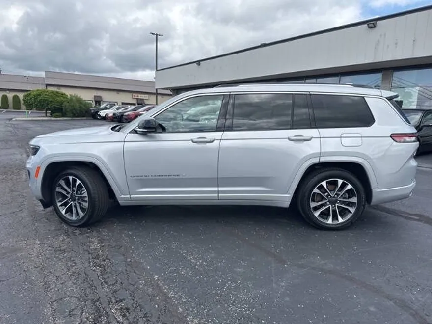 2022 Jeep Grand Cherokee Overland photo 1