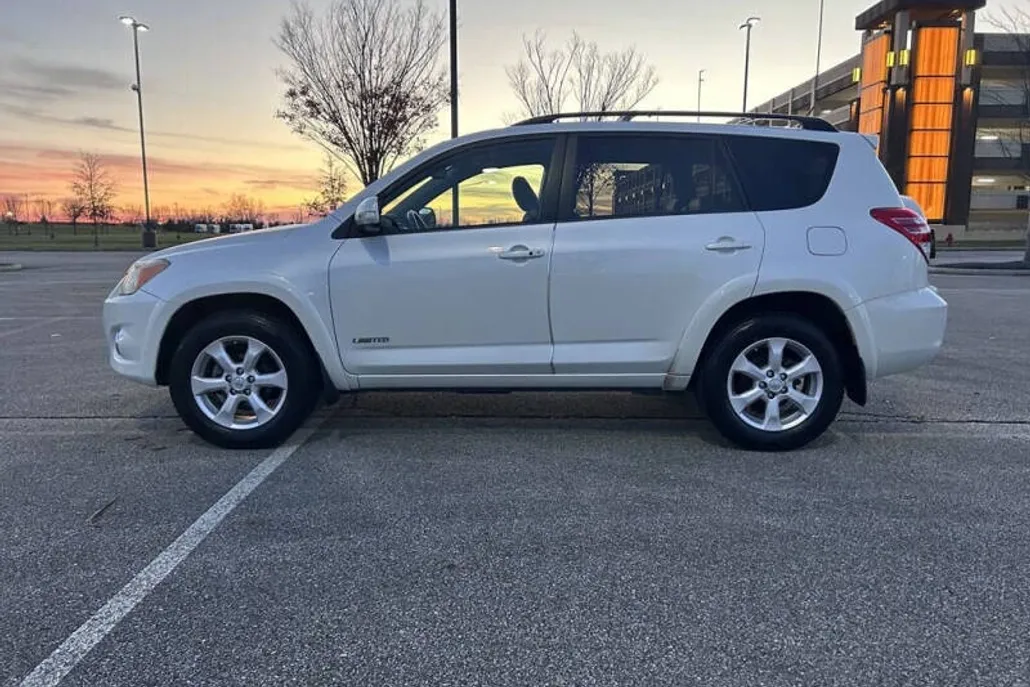2010 Toyota RAV4 Limited photo 1
