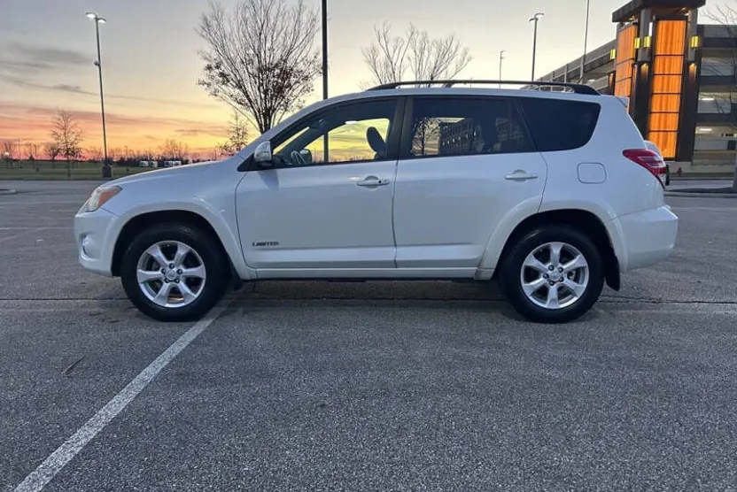 2010 Toyota RAV4 Limited photo 1