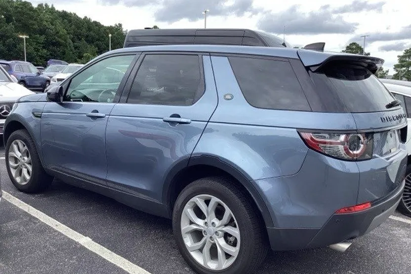 2019 Land Rover Discovery Sport SE photo 1