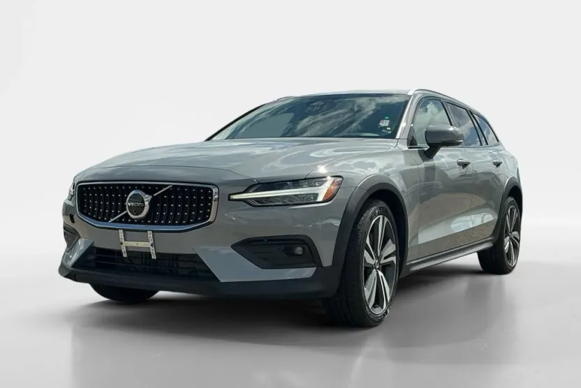 2024 Volvo V60 Cross Country B5 Plus photo 1