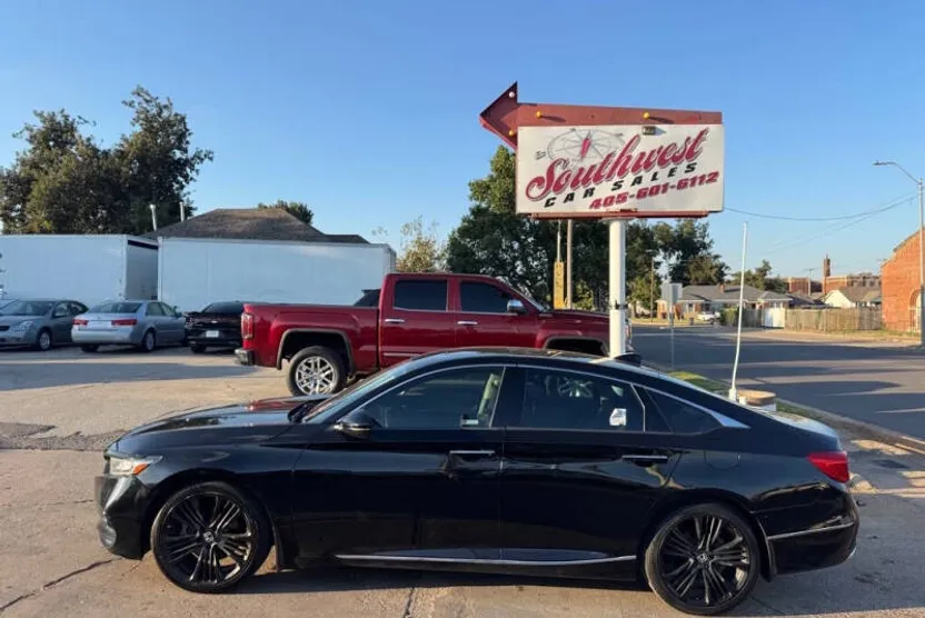 2018 Honda Accord Touring photo 1