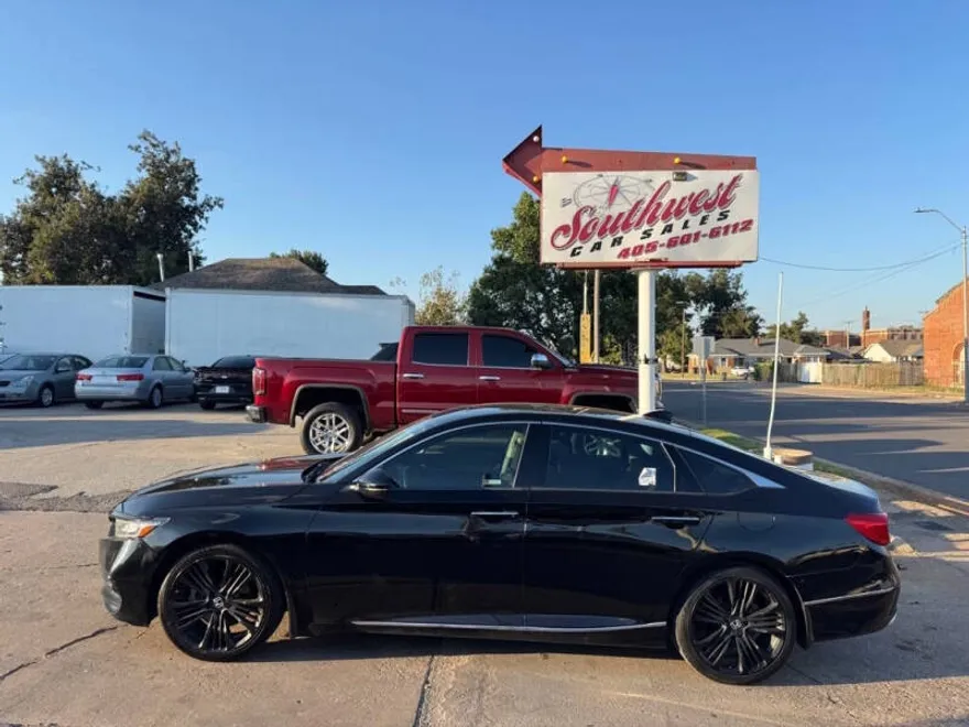 2018 Honda Accord Touring photo 1