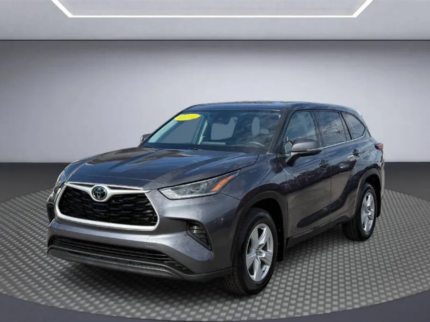 2021 Toyota Highlander L photo 1