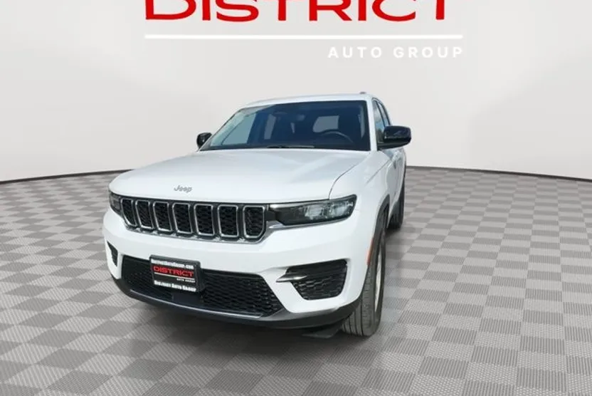 2024 Jeep Grand Cherokee Laredo photo 1