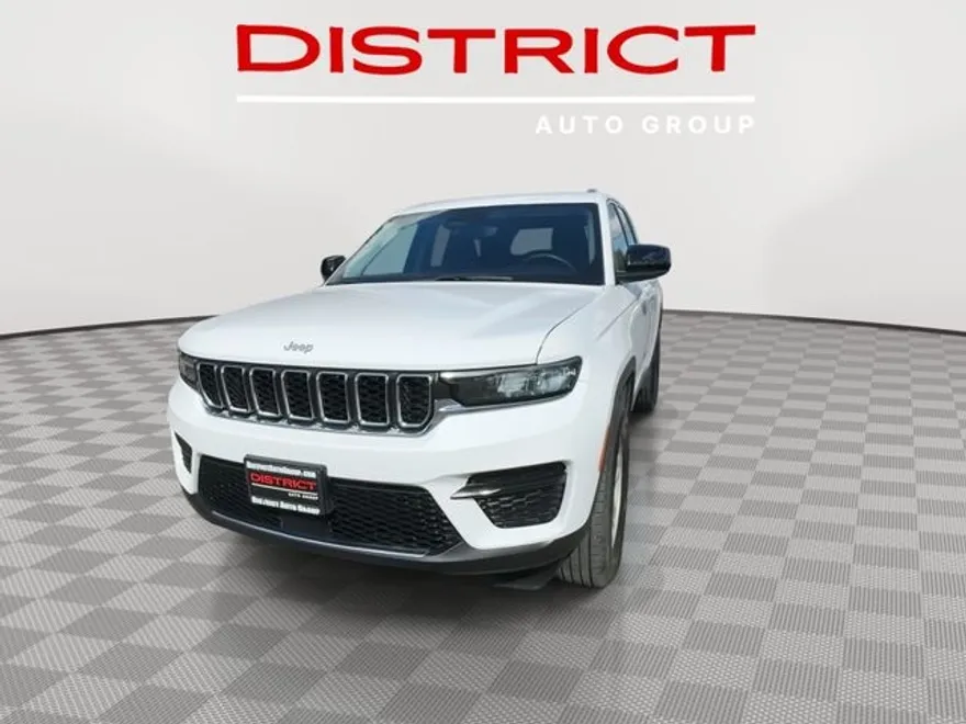 2024 Jeep Grand Cherokee Laredo photo 1