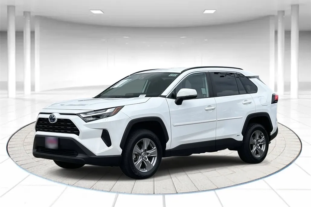 2023 Toyota RAV4 Hybrid LE photo 1
