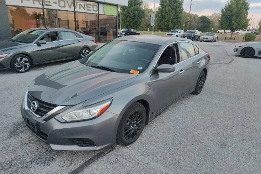 2016 Nissan Altima 2.5 S photo 1