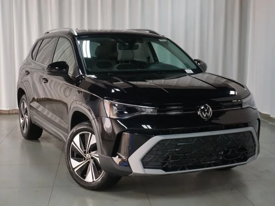 2025 Volkswagen Taos SE photo 1