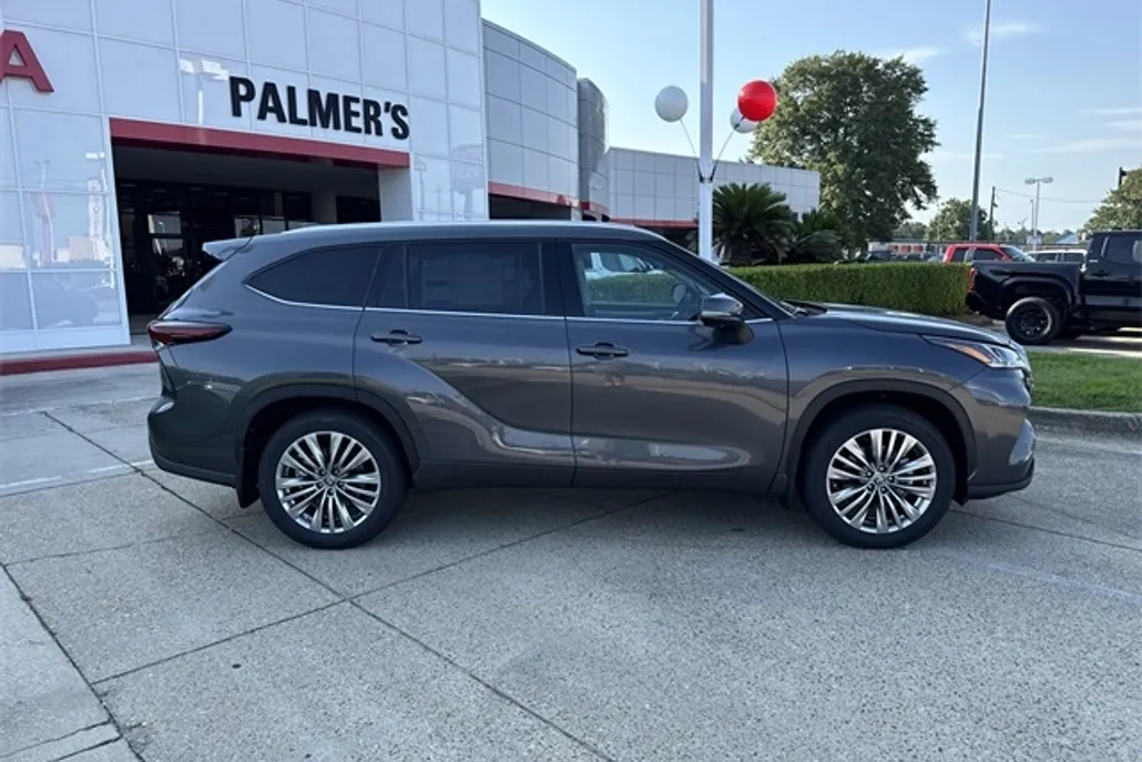 2025 Toyota Highlander Platinum photo 1