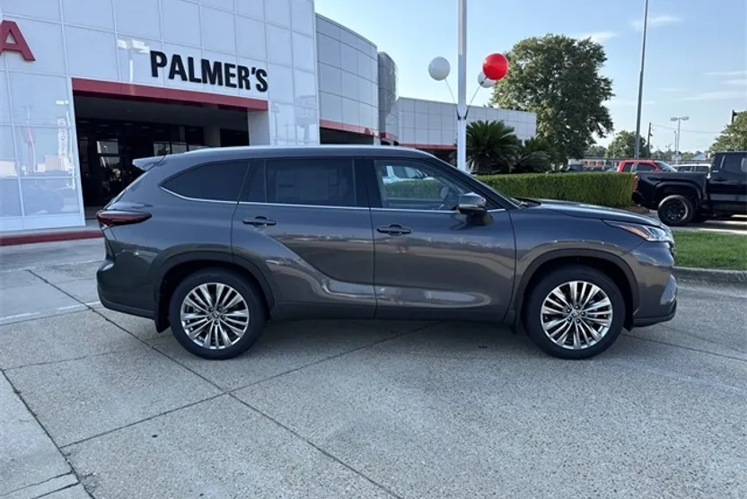2025 Toyota Highlander Platinum photo 1