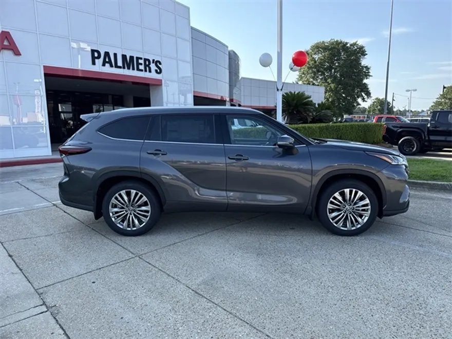 2025 Toyota Highlander Platinum photo 1