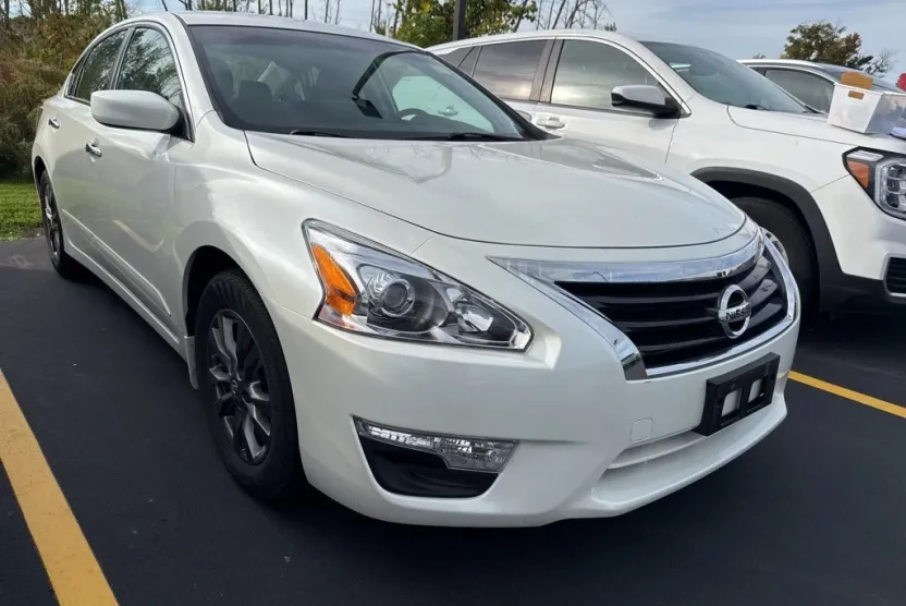 2015 Nissan Altima 2.5 S photo 1