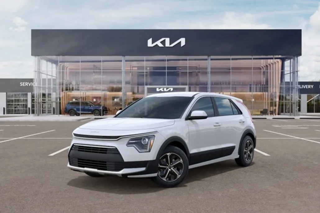 2025 Kia Niro LX photo 1