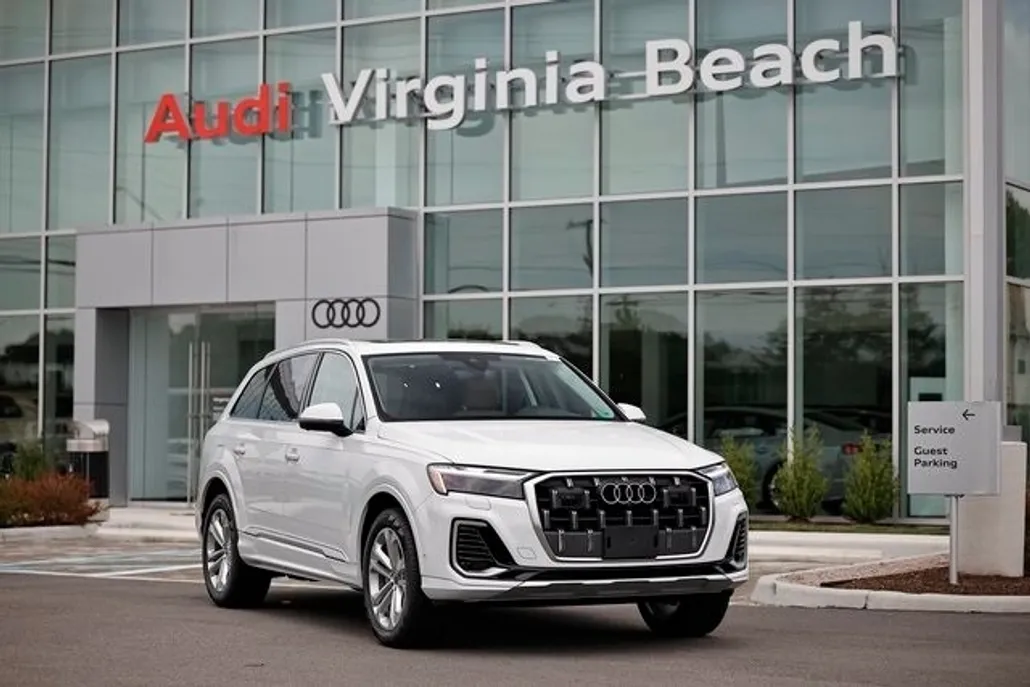 2025 Audi Q7 55 Premium Plus photo 1