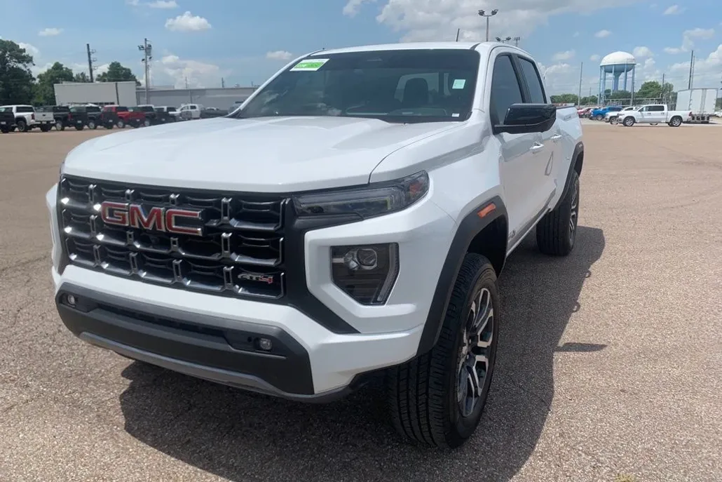 2024 Gmc Canyon AT4 photo 1