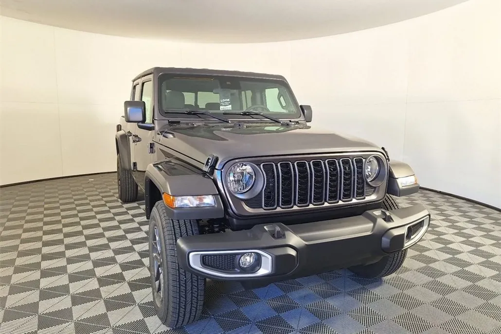 2025 Jeep Gladiator Sport S photo 1