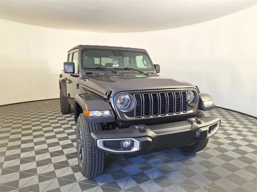 2025 Jeep Gladiator Sport S photo 1