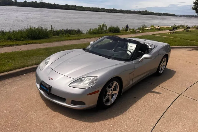 2005 Chevrolet Corvette photo 1