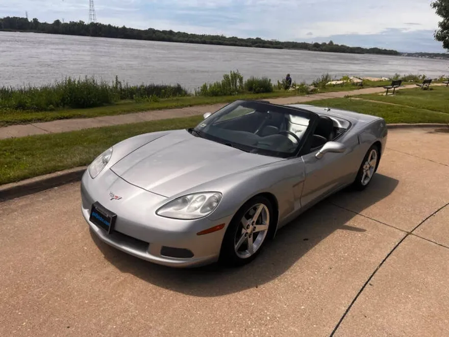 2005 Chevrolet Corvette photo 1