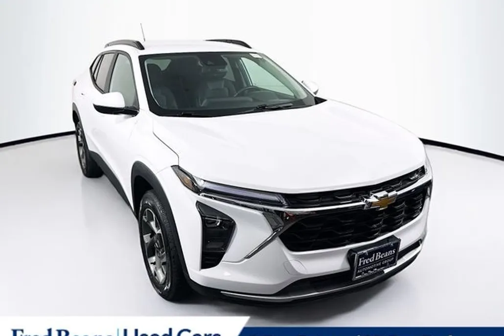 2024 Chevrolet Trax LT photo 1